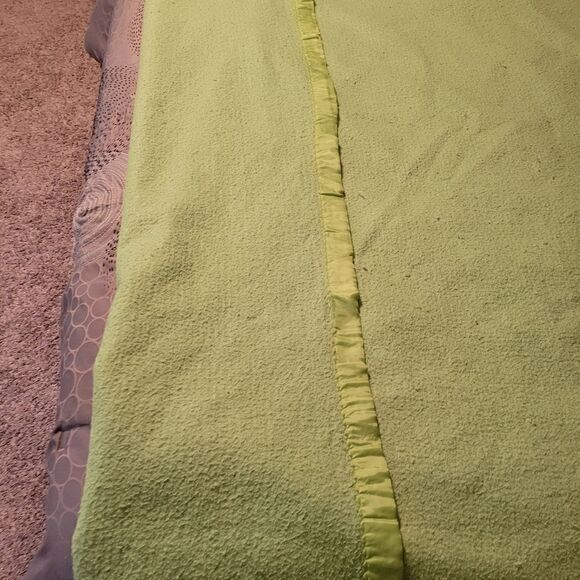 1950s vintage warm wooly bed blanket, pure wool blanket w/ satin binding - Picture 5 of 16